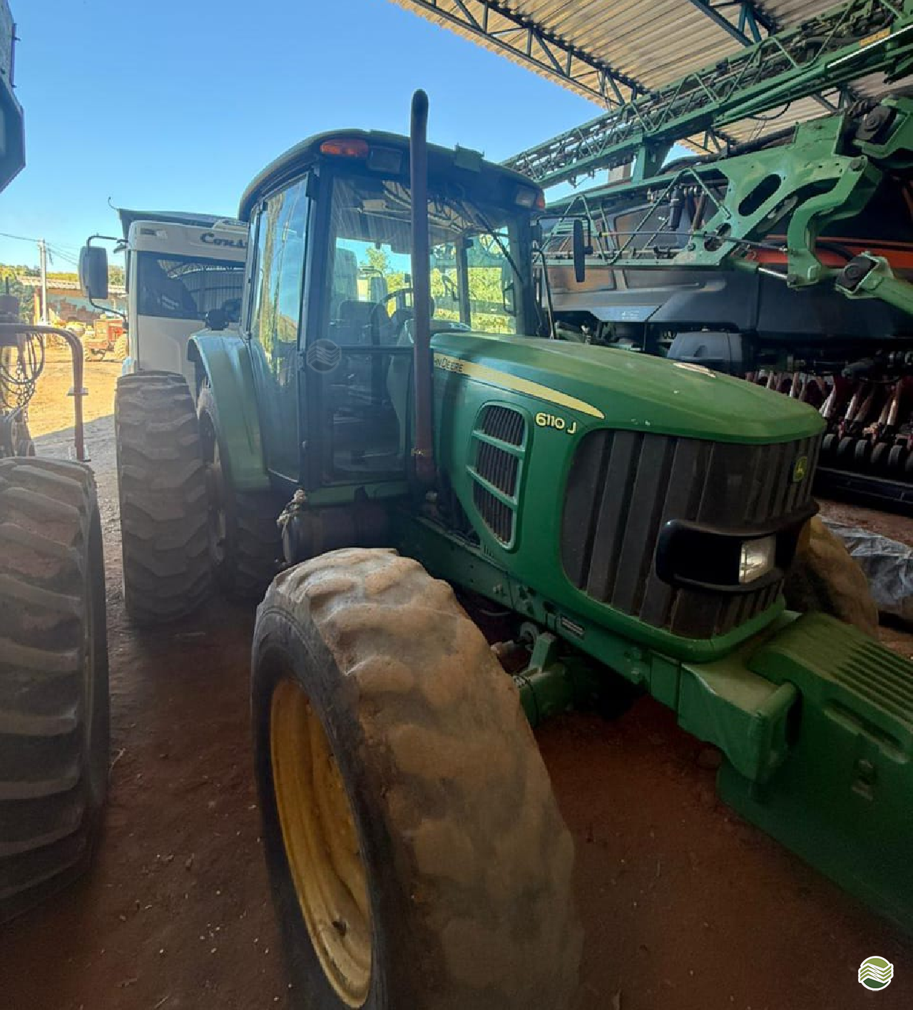 TRATOR JOHN DEERE JOHN DEERE 6110J Tração 4x4 Machine Tratores LAVRAS MINAS GERAIS MG